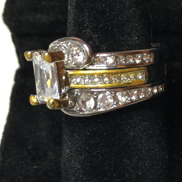 ring - Picture 2 of 10